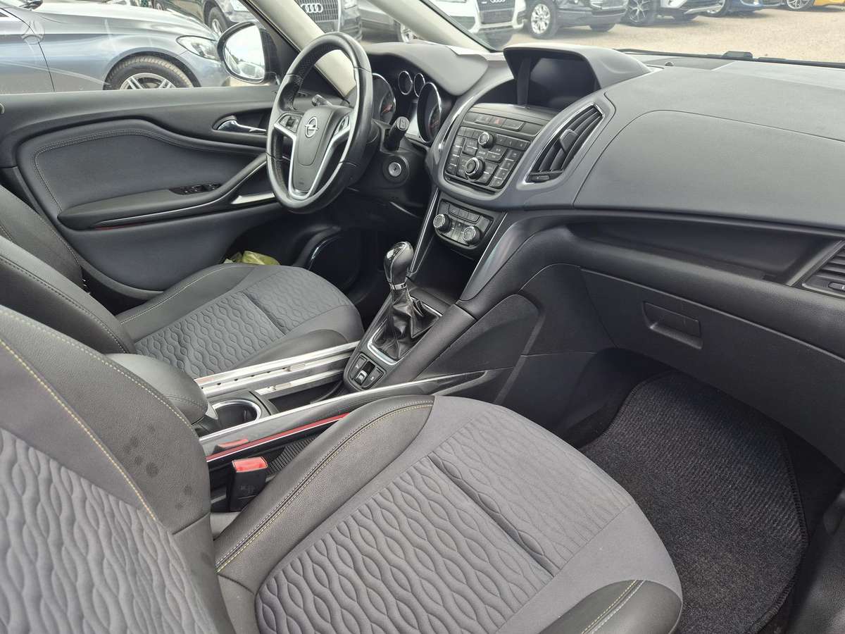 Opel Zafira 2012 — photo 8
