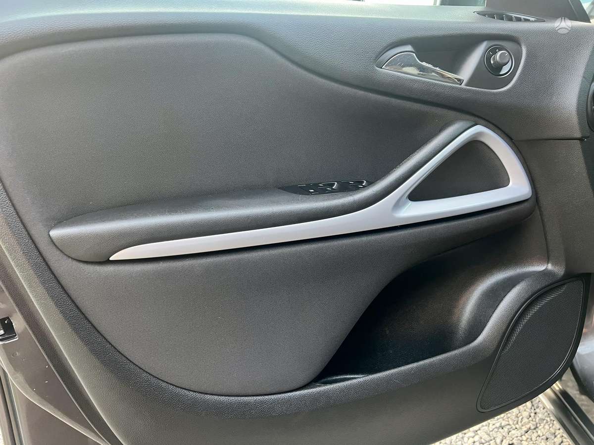 Opel Zafira 2012 — photo 10
