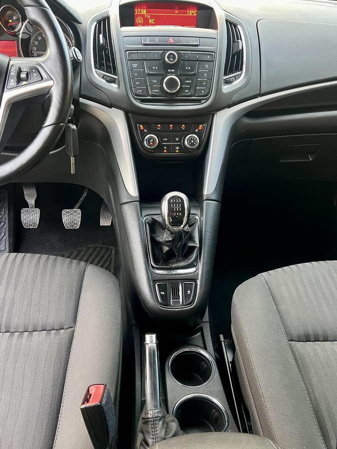 Opel Zafira 2012 — photo 12