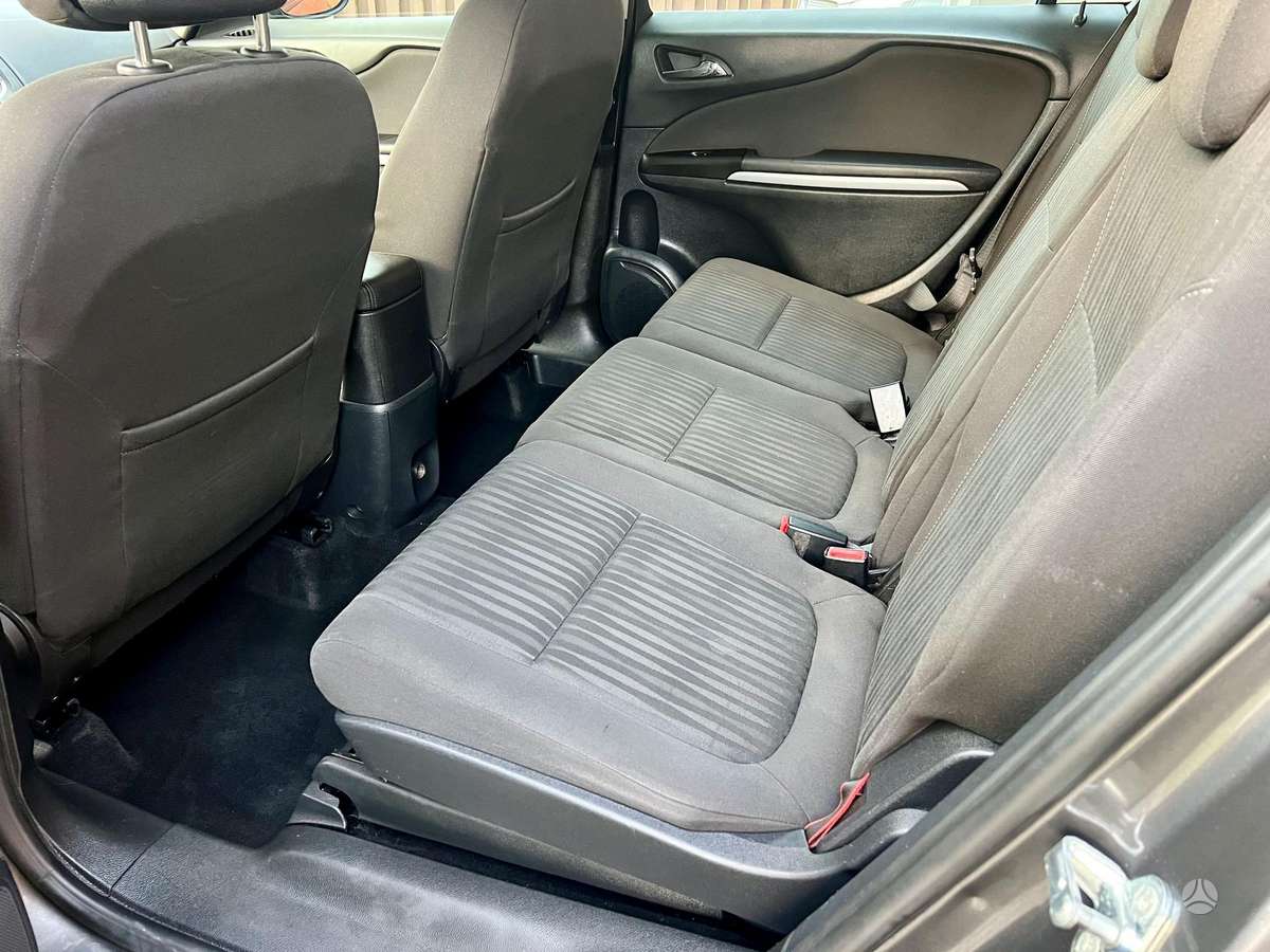 Opel Zafira 2012 — photo 14