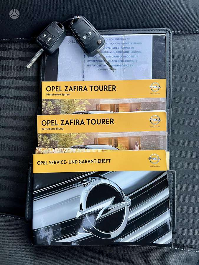 Opel Zafira 2012 — photo 20