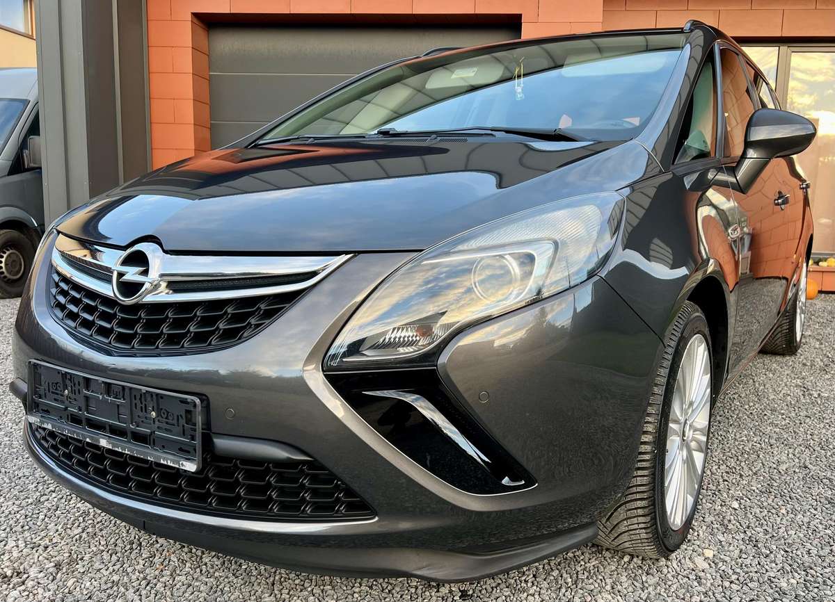 Opel Zafira 2012 — interior