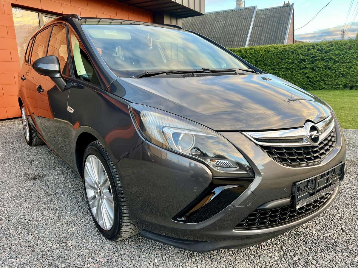 Opel Zafira 2012 — engine 1956 cm³, 131 HP (96kW)