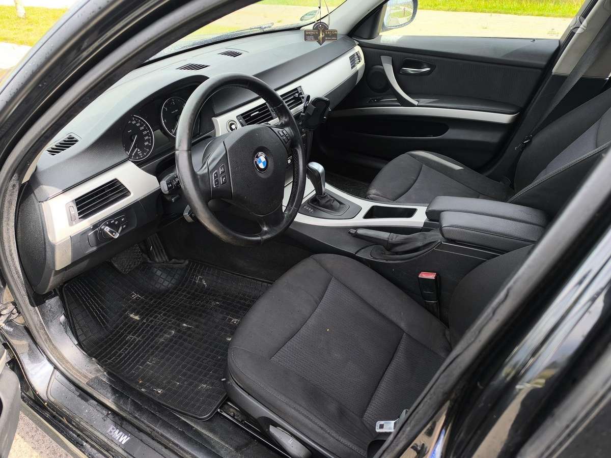 BMW 320 2009 — photo 11