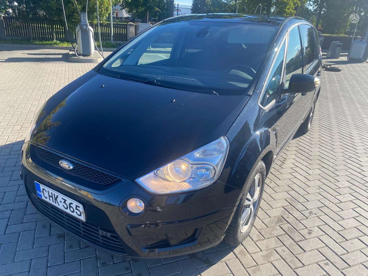 Ford C-MAX 2010 — rear view