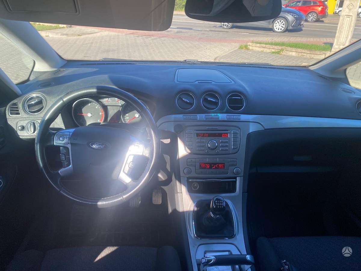 Ford C-MAX 2010 — photo 8