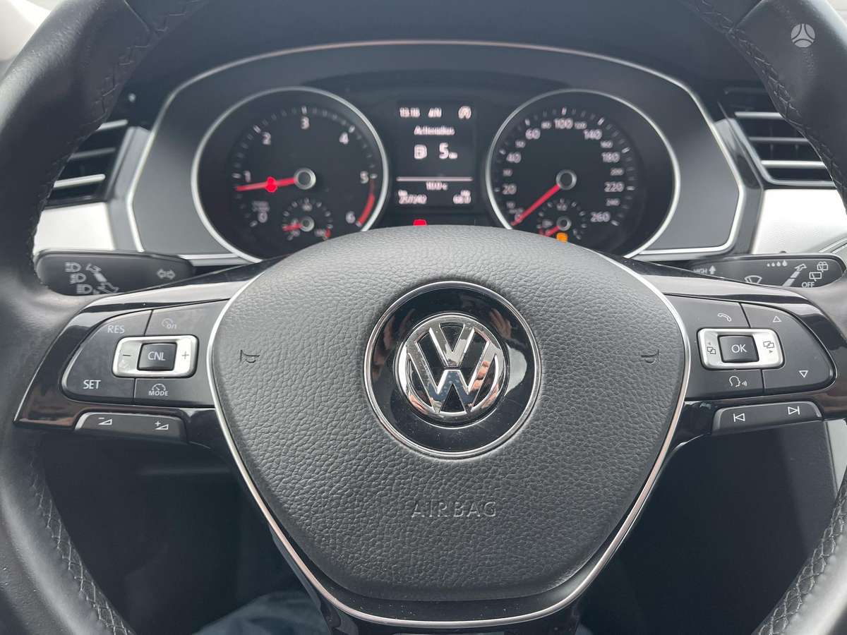 Volkswagen Passat 2015 — фото 19