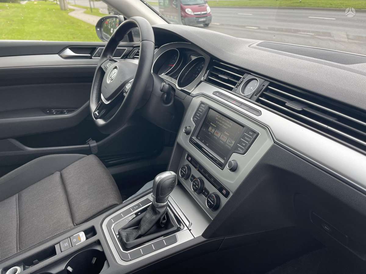 Volkswagen Passat 2015 — фото 31