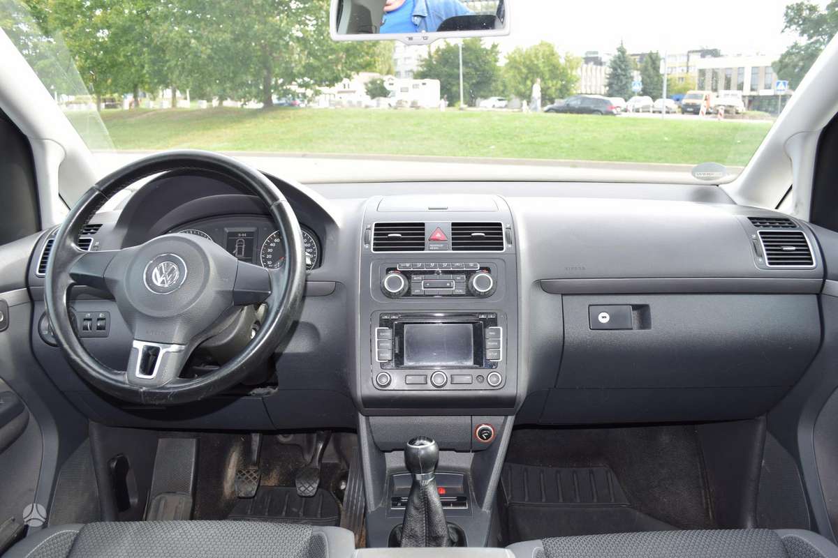 Volkswagen Touran 2010 — photo 11