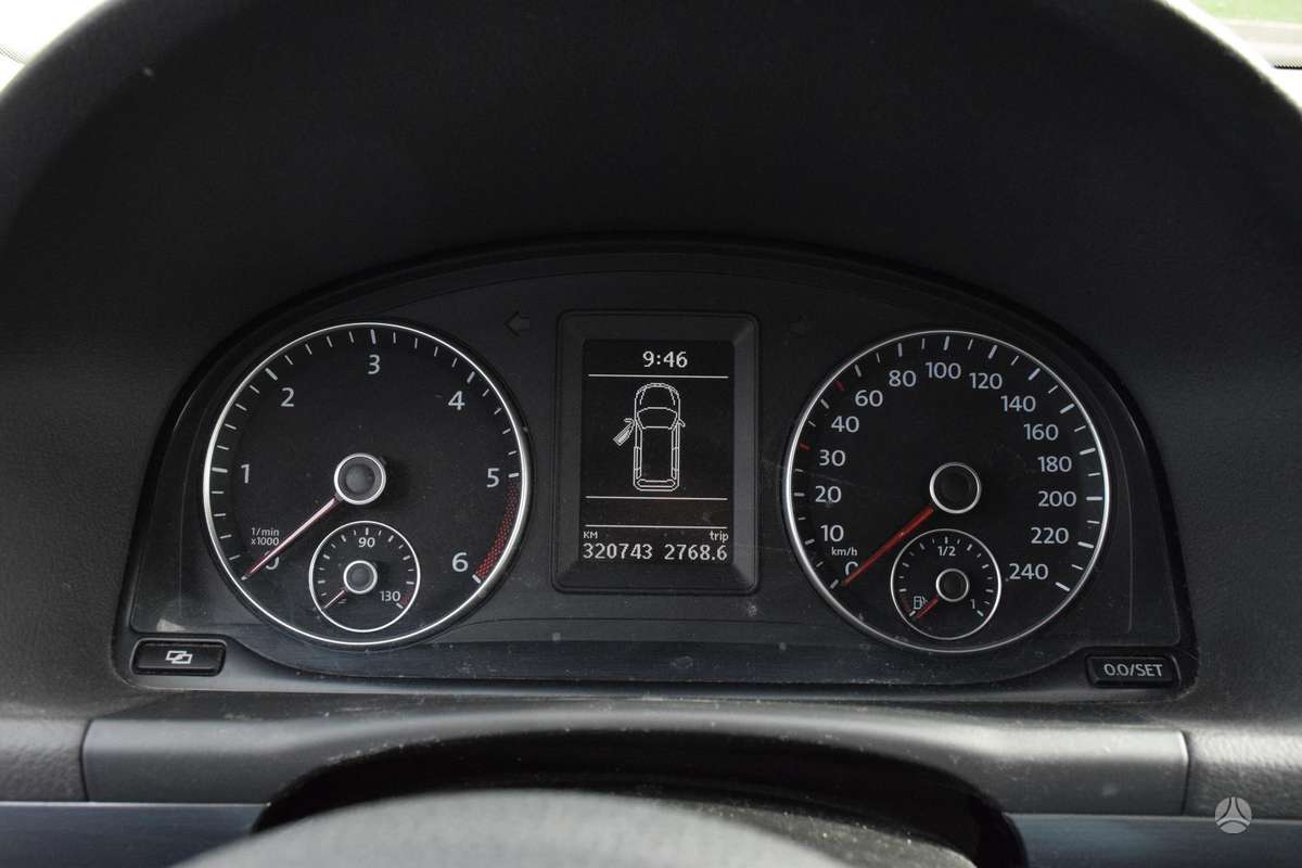 Volkswagen Touran 2010 — photo 12