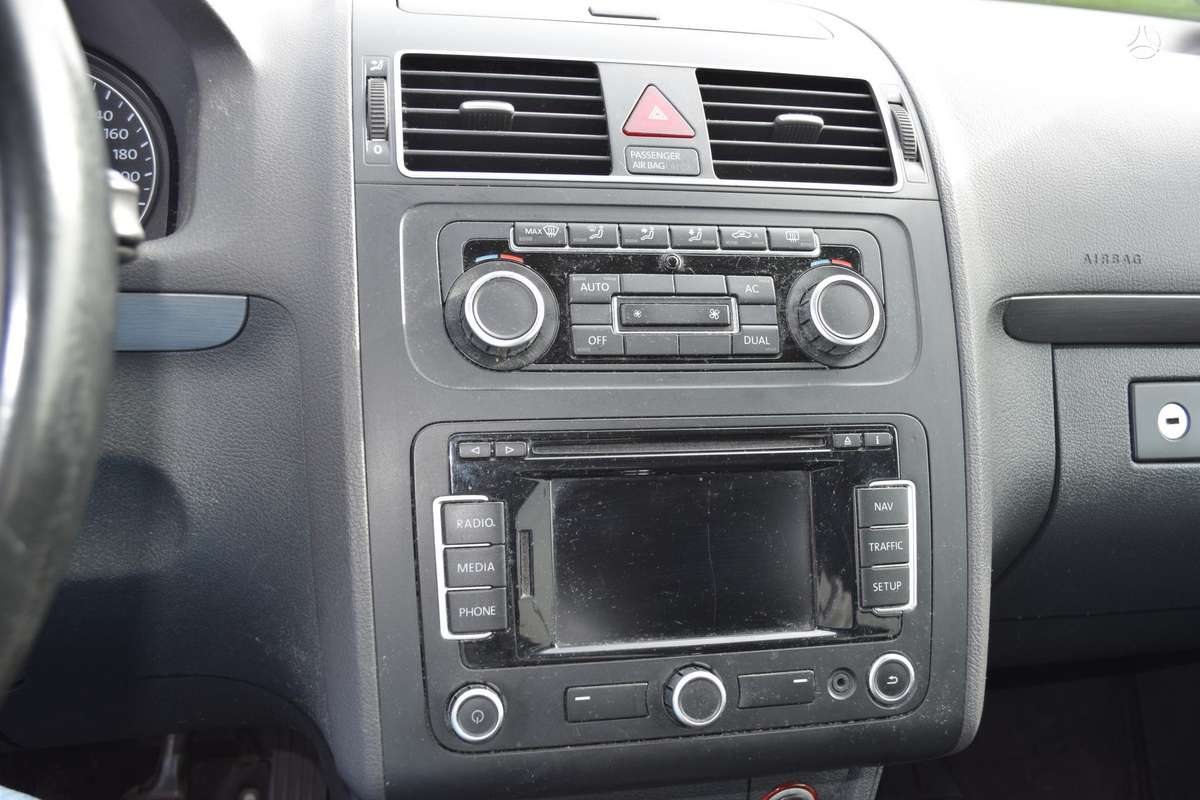 Volkswagen Touran 2010 — photo 13