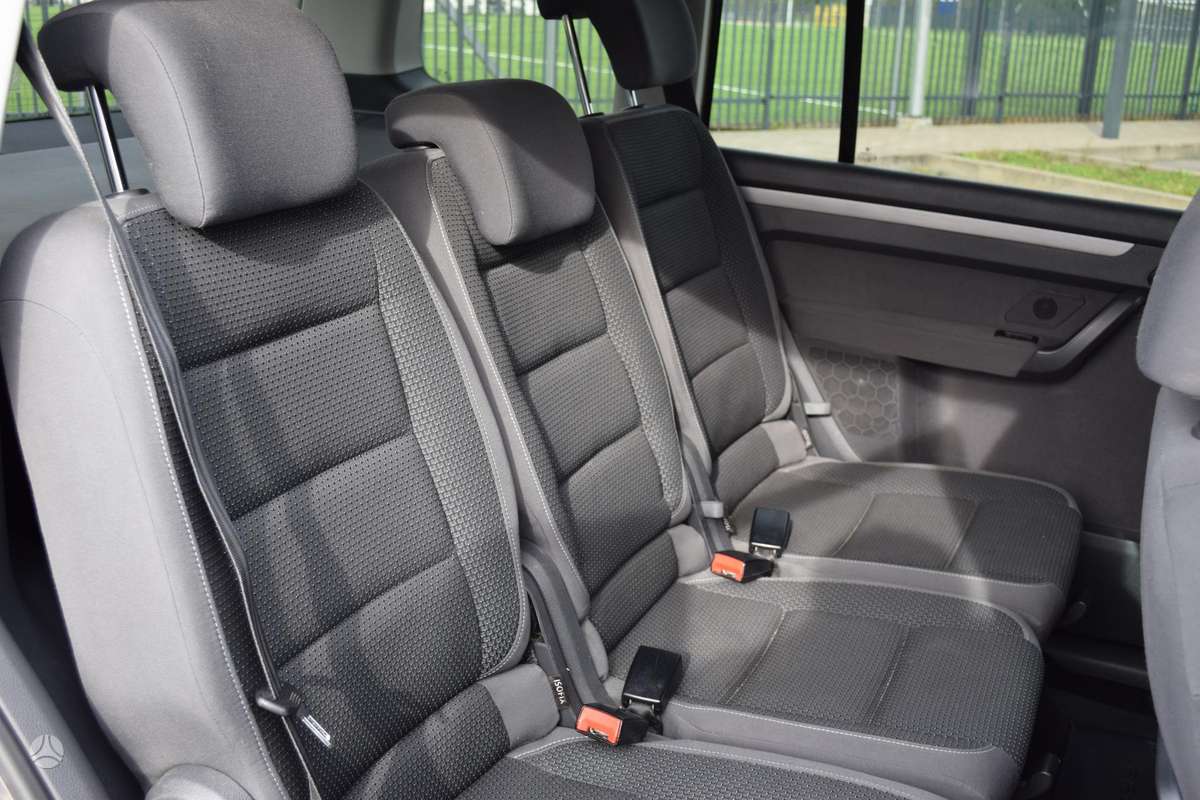 Volkswagen Touran 2010 — photo 15