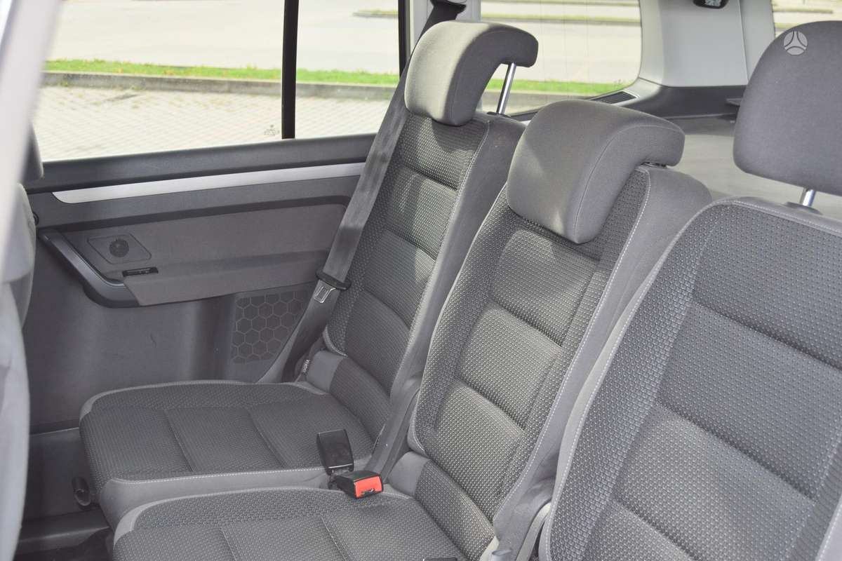 Volkswagen Touran 2010 — photo 16