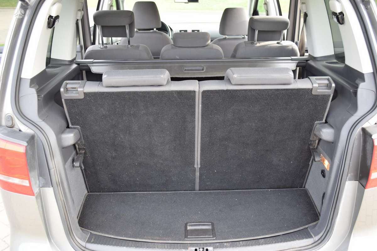 Volkswagen Touran 2010 — photo 18