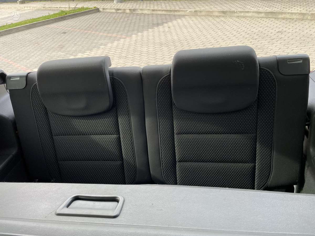 Volkswagen Touran 2010 — photo 19