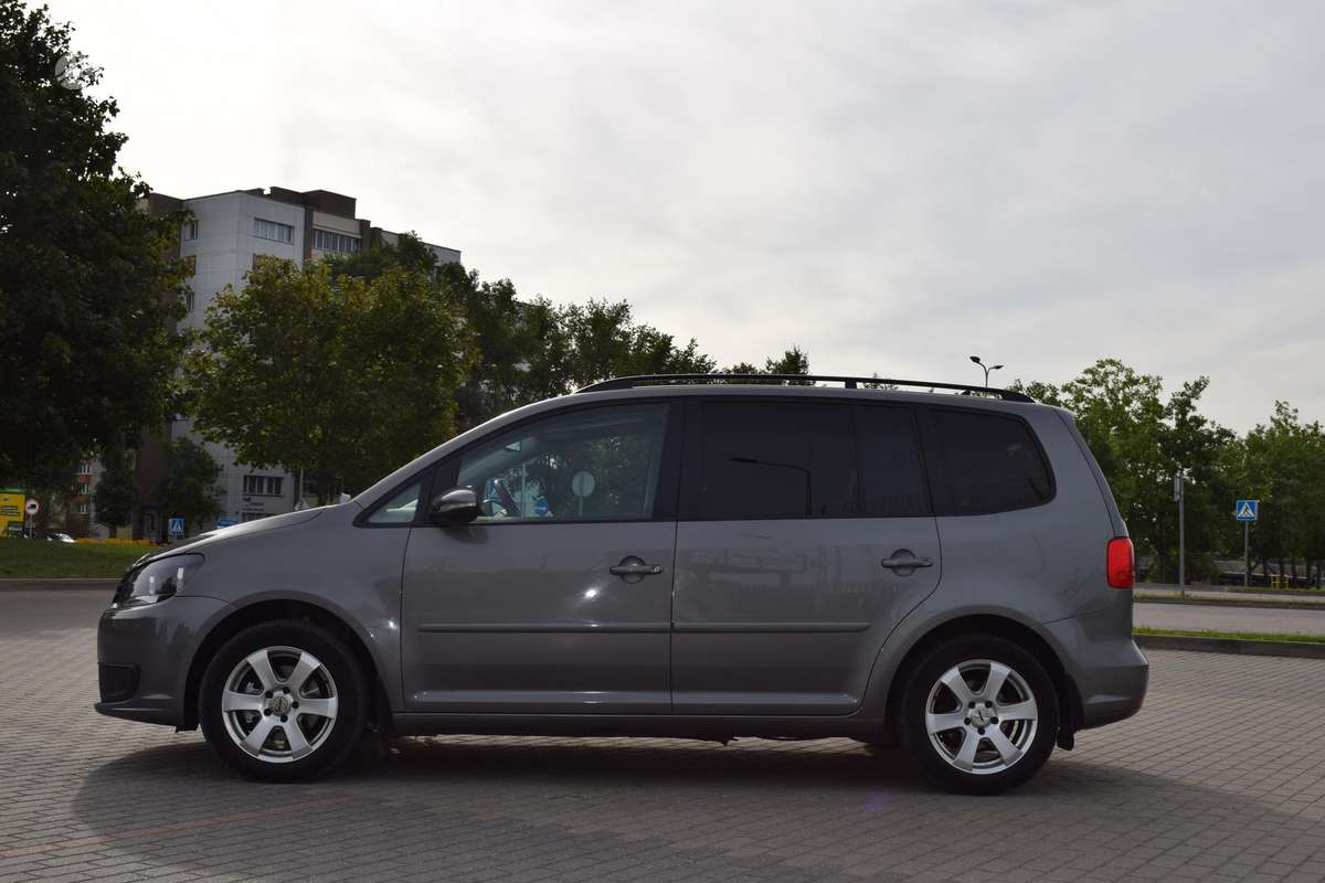 Volkswagen Touran 2010 — engine 1598 cm³, 105 HP (77kW)