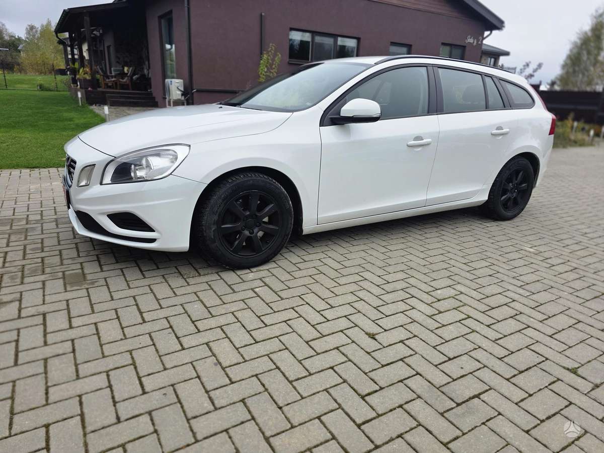 Volvo V60 2013 — салон