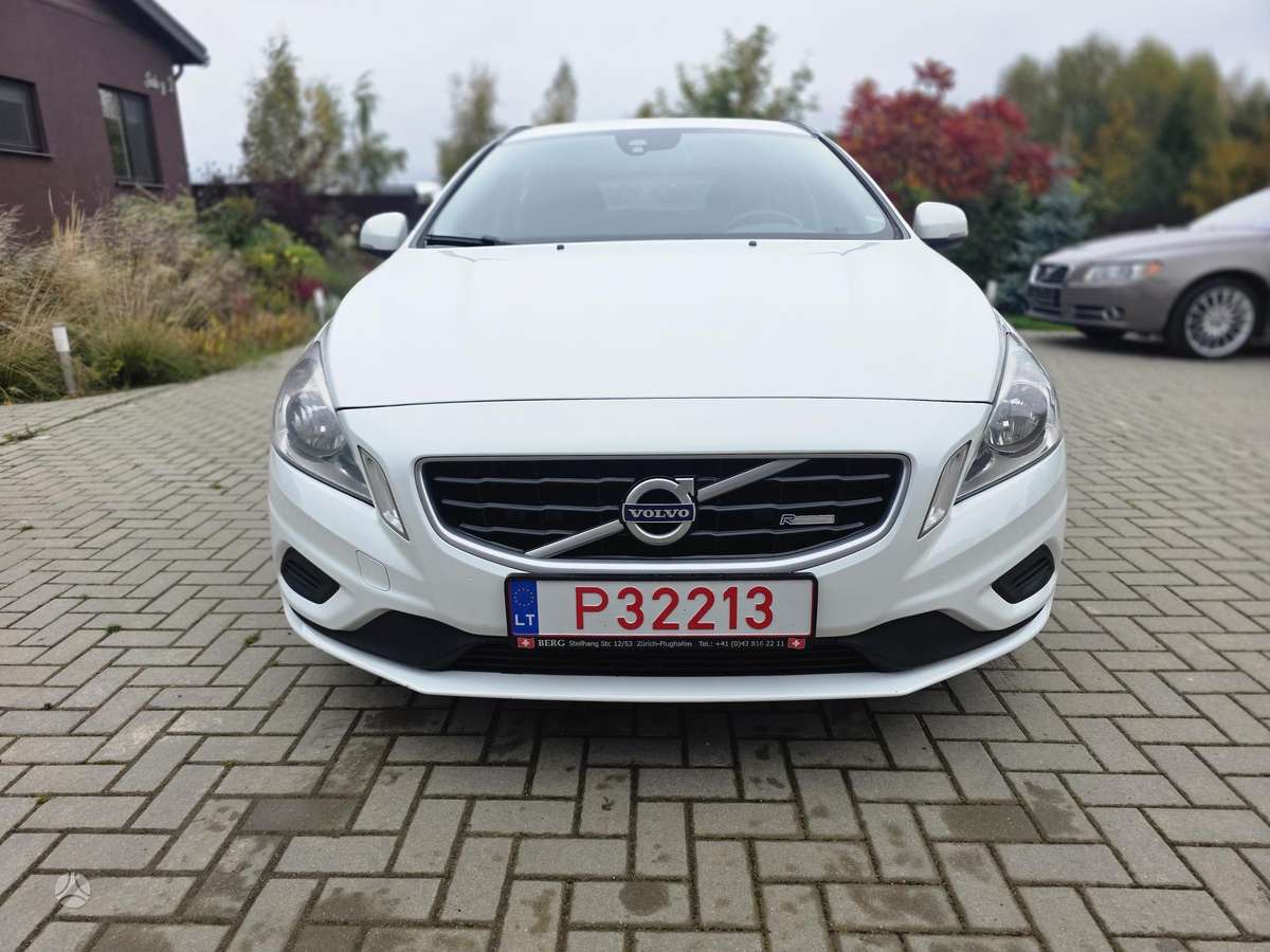 Volvo V60 2013 — двигун 2400 cm³, 163 HP (120kW)