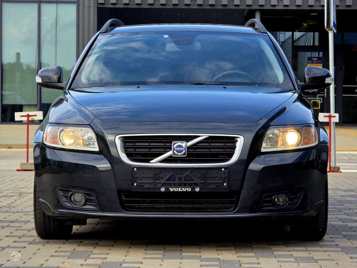 Volvo V50 2010 — вигляд ззаду