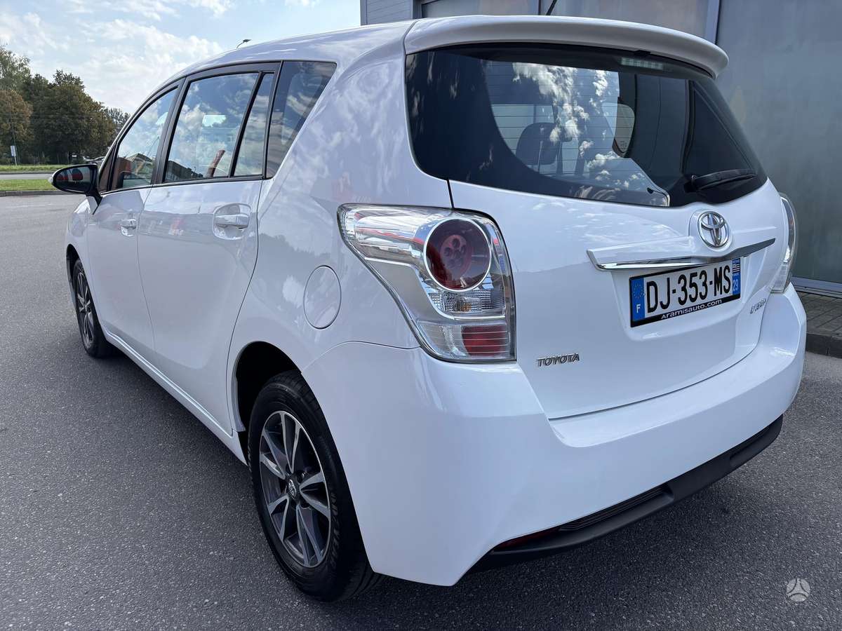 Toyota Verso 2014 — photo 24