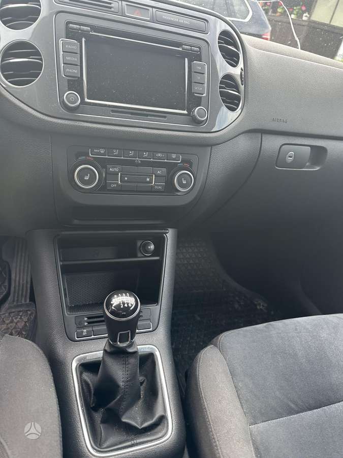 Volkswagen Tiguan 2011 — photo 7