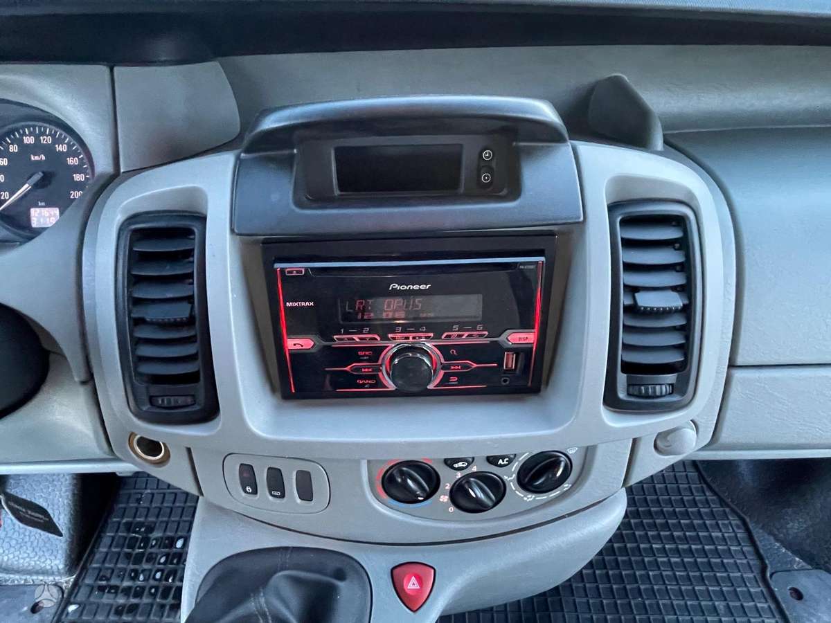 Opel Vivaro 2004 — photo 10
