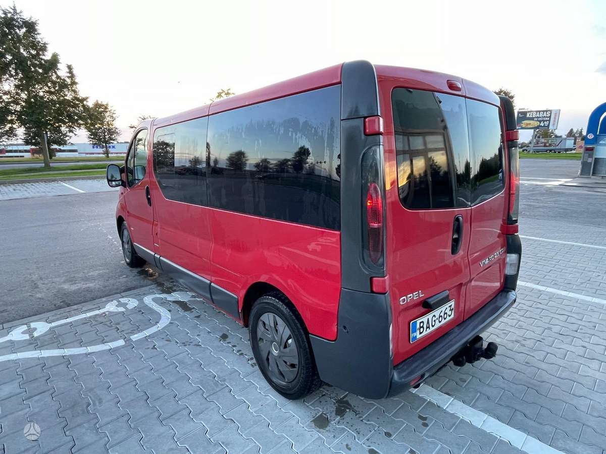 Opel Vivaro 2004 — engine 2464 cm³, 135 HP (99kW)