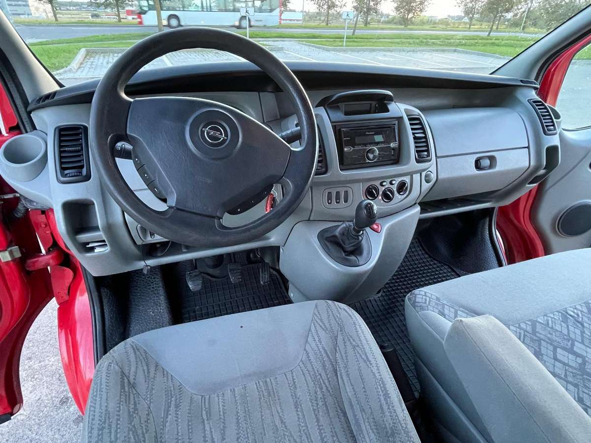 Opel Vivaro 2004 — photo 9