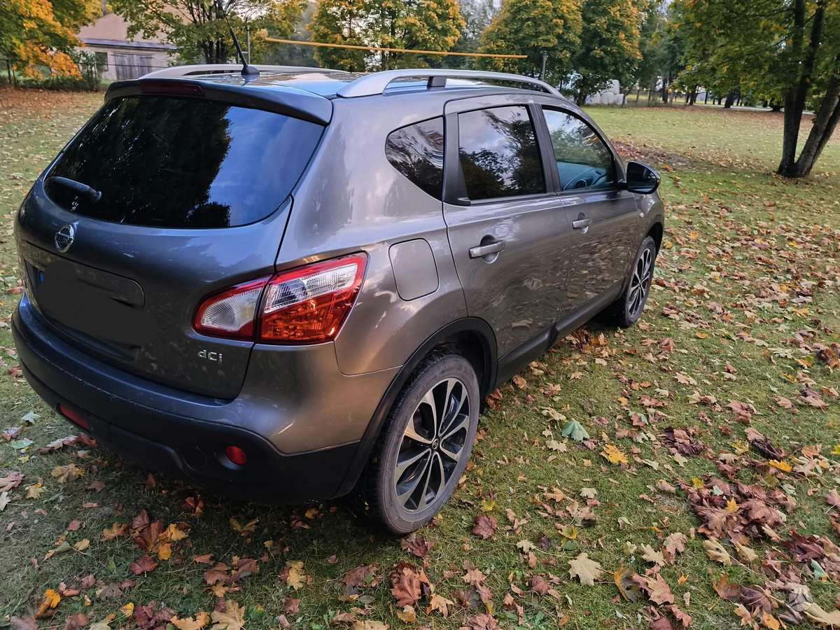 Nissan Qashqai 2013 — вигляд ззаду