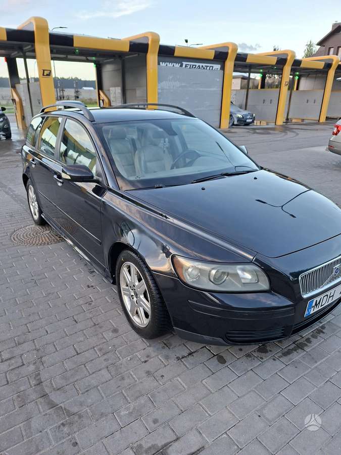 Volvo V50 2006 — rear view