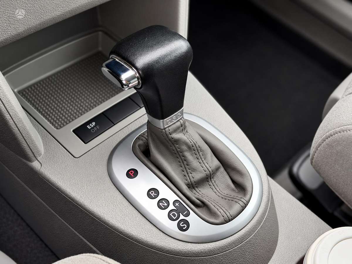 Volkswagen Touran 2006 — photo 15