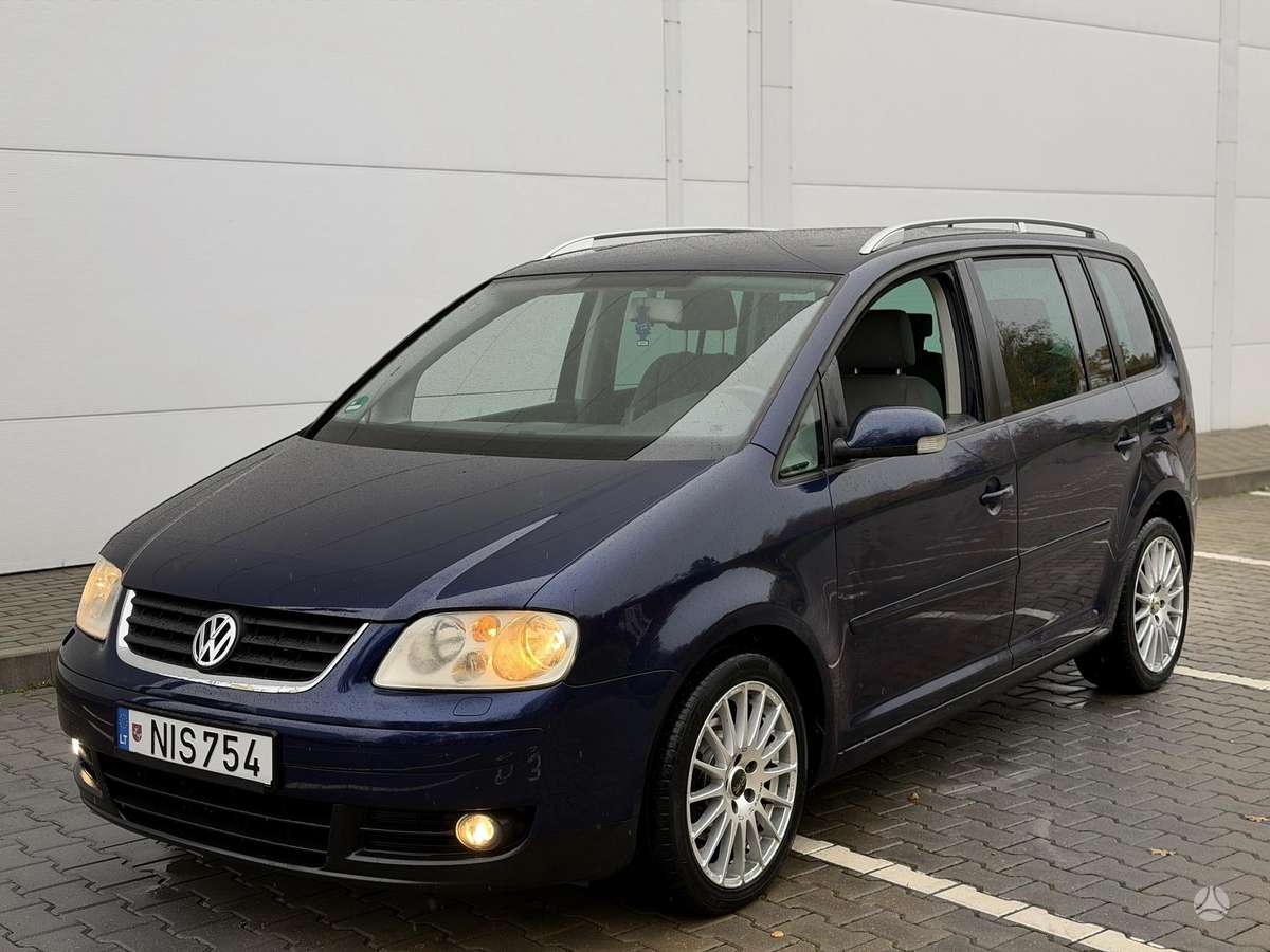 Volkswagen Touran 2006 — rear view