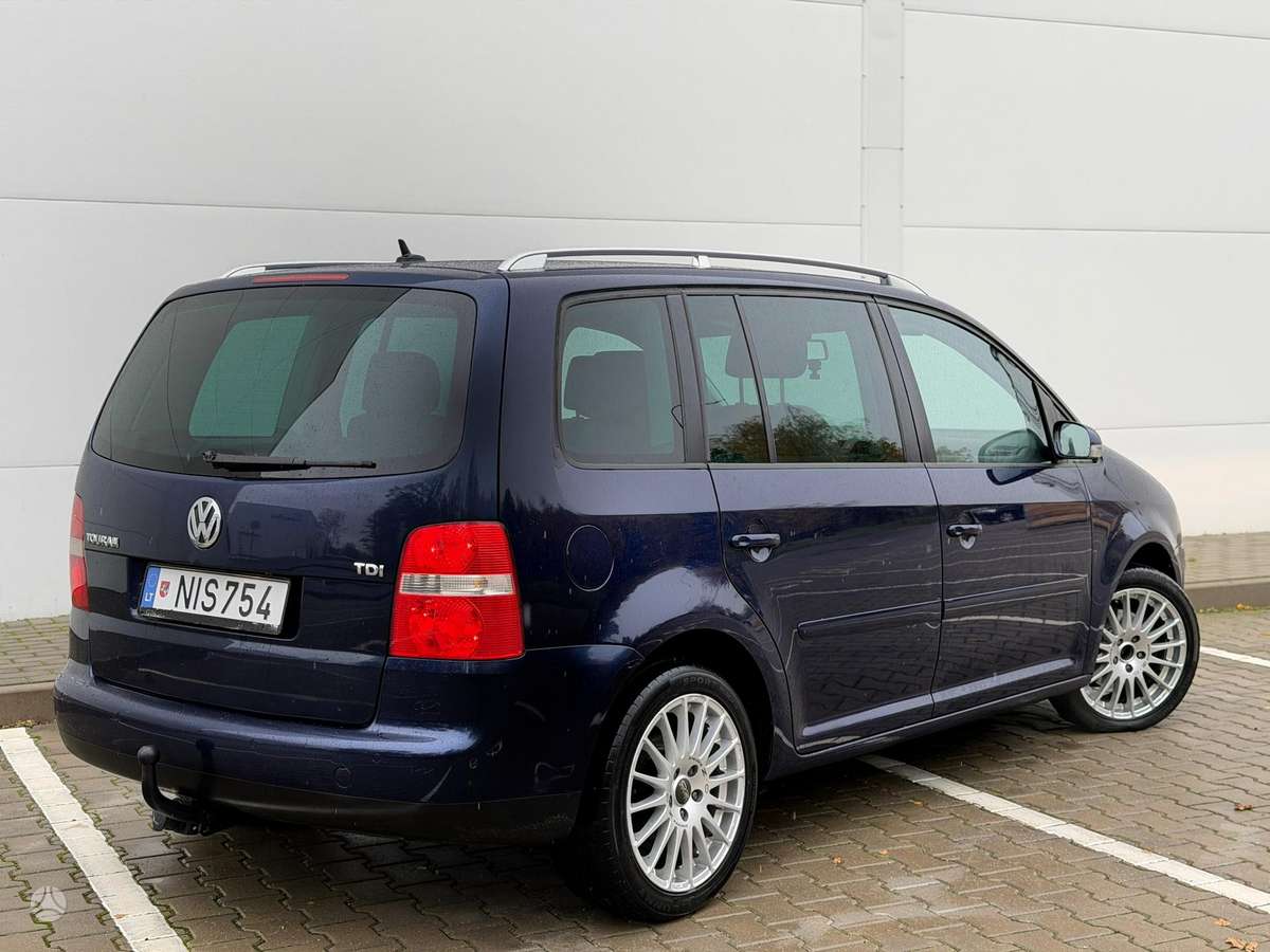 Volkswagen Touran 2006 — interior