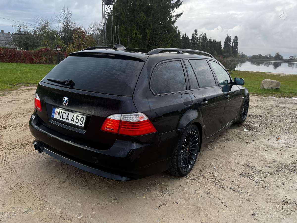 BMW 525 2007 — салон