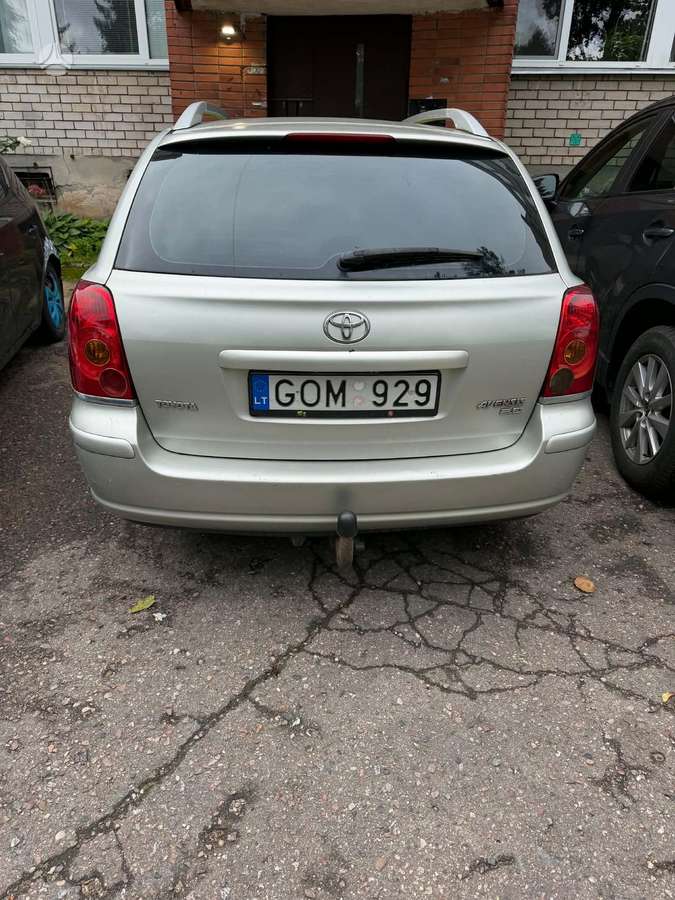 Toyota Avensis, 2004
