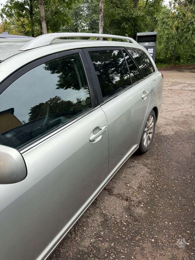 Toyota Avensis 2004 — двигун 1995 cm³, 116 HP (85kW)