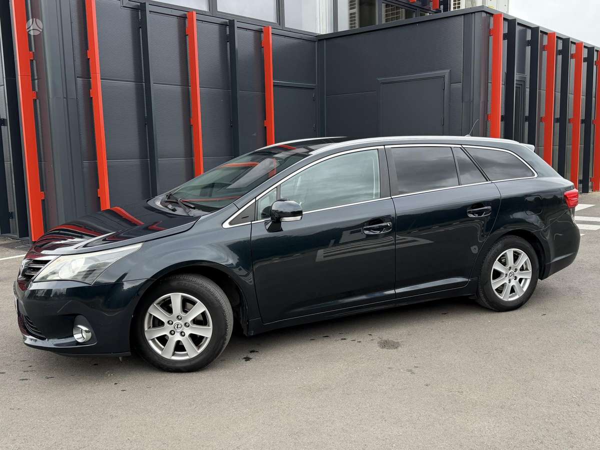 Toyota Avensis 2012 — двигун 1998 cm³, 124 HP (91kW)