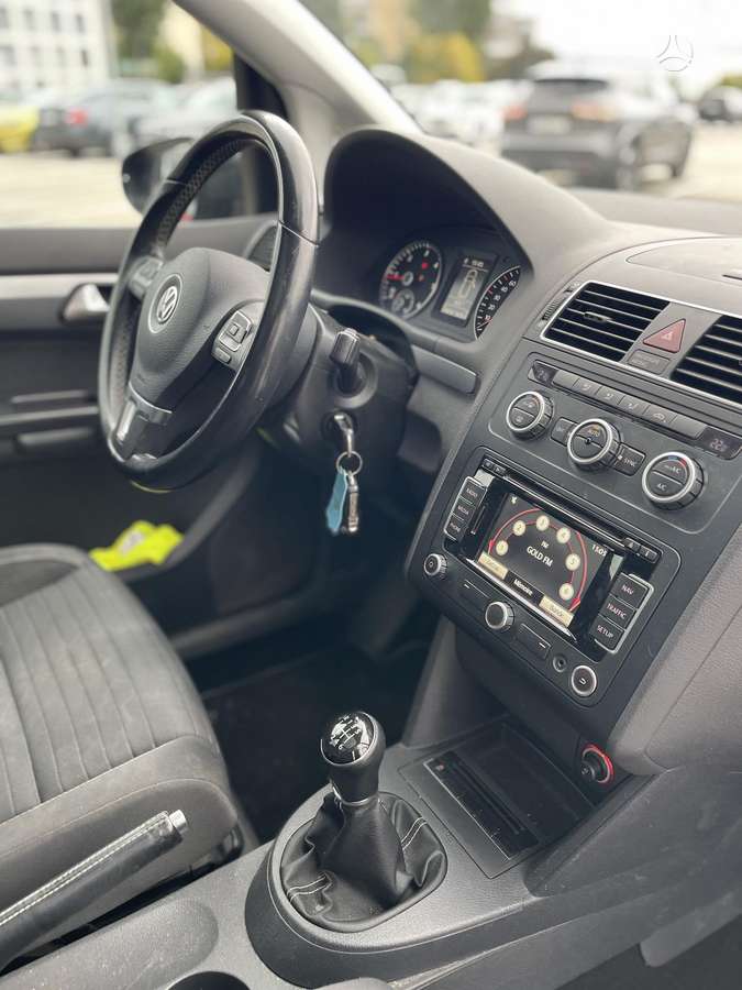 Volkswagen Touran 2014 — photo 16