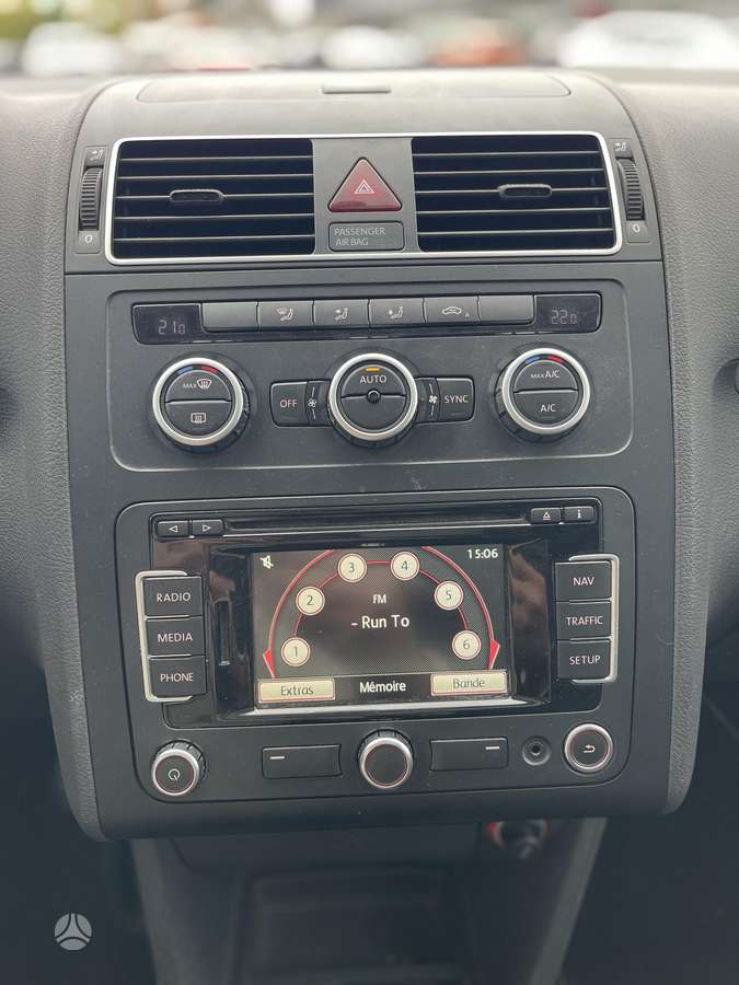 Volkswagen Touran 2014 — photo 23