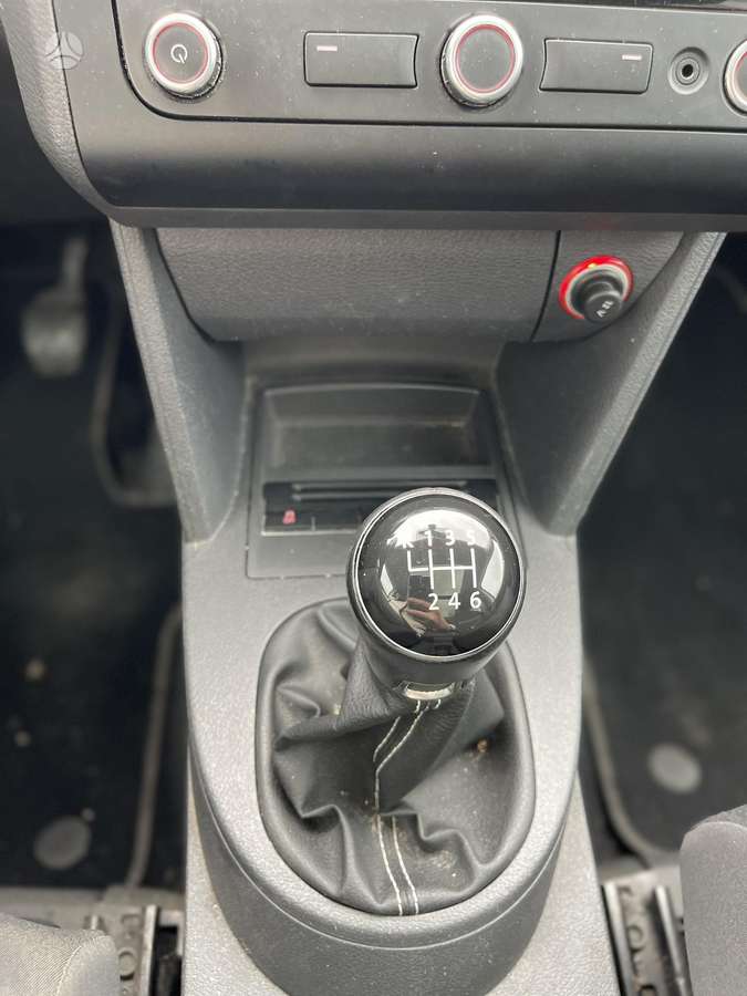 Volkswagen Touran 2014 — photo 24
