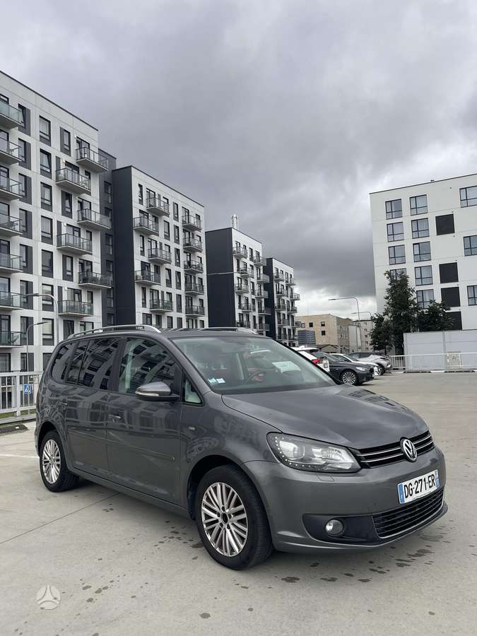 Volkswagen Touran 2014 — interior