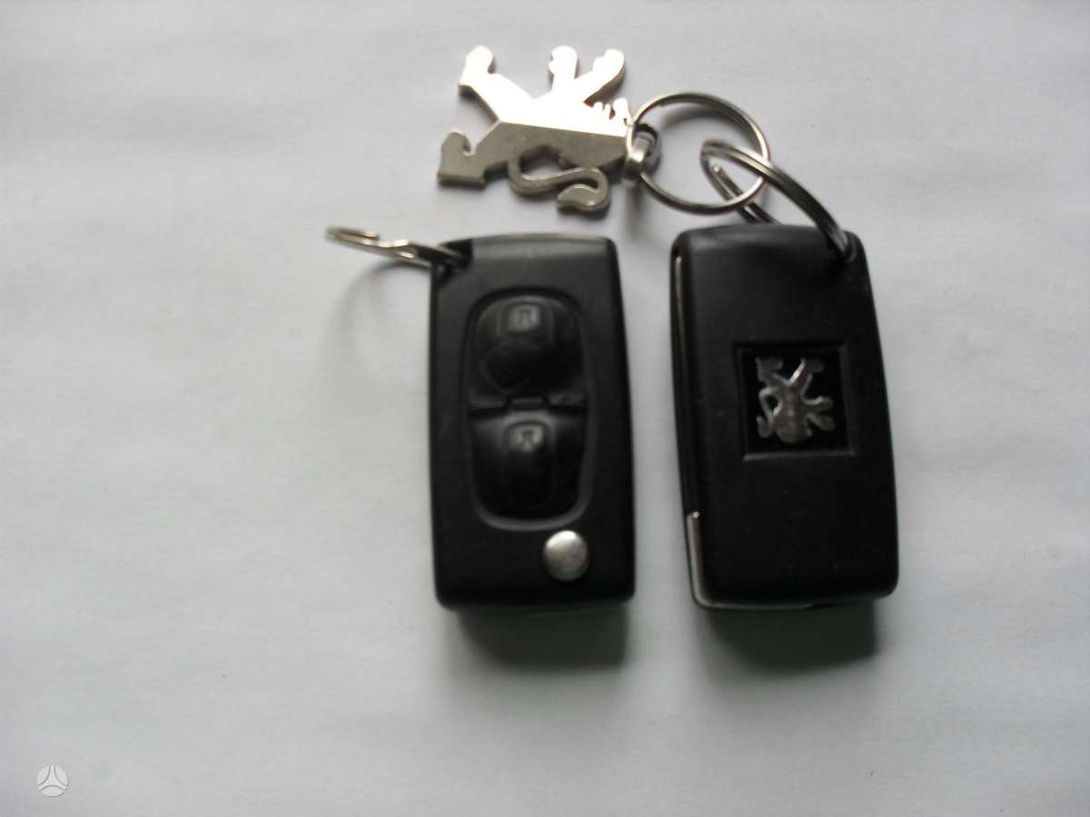Peugeot 5008 2012 — photo 11
