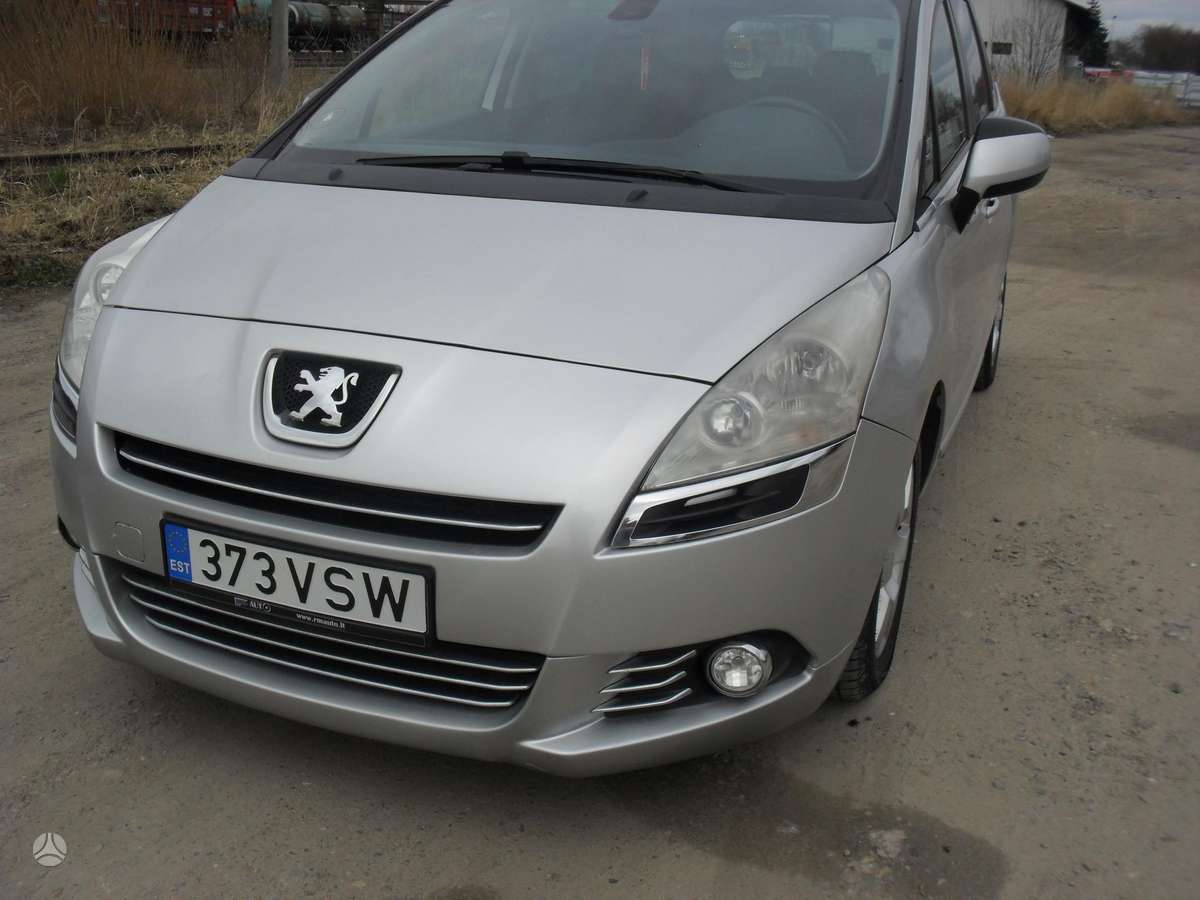 Peugeot 5008 2012 — rear view
