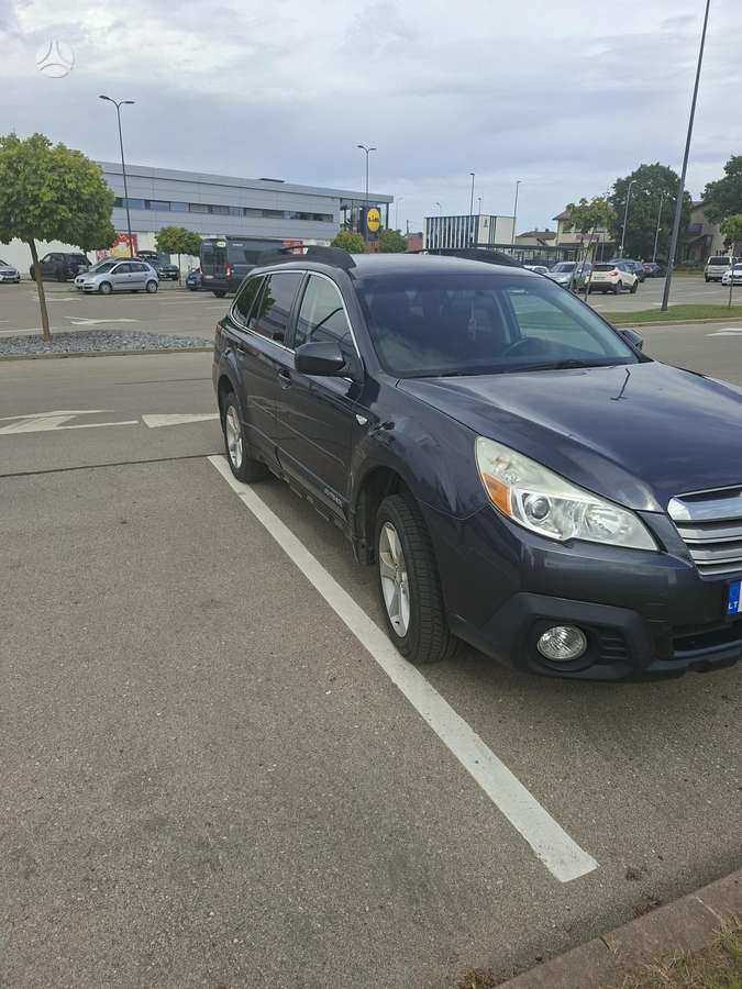 Subaru Outback 2013 — rear view