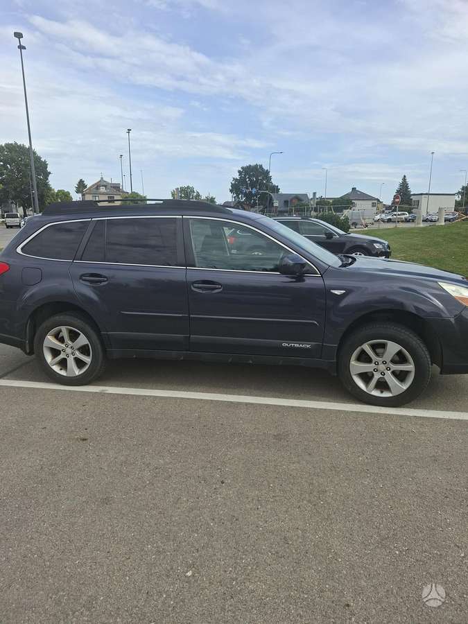 Subaru Outback 2013 — interior
