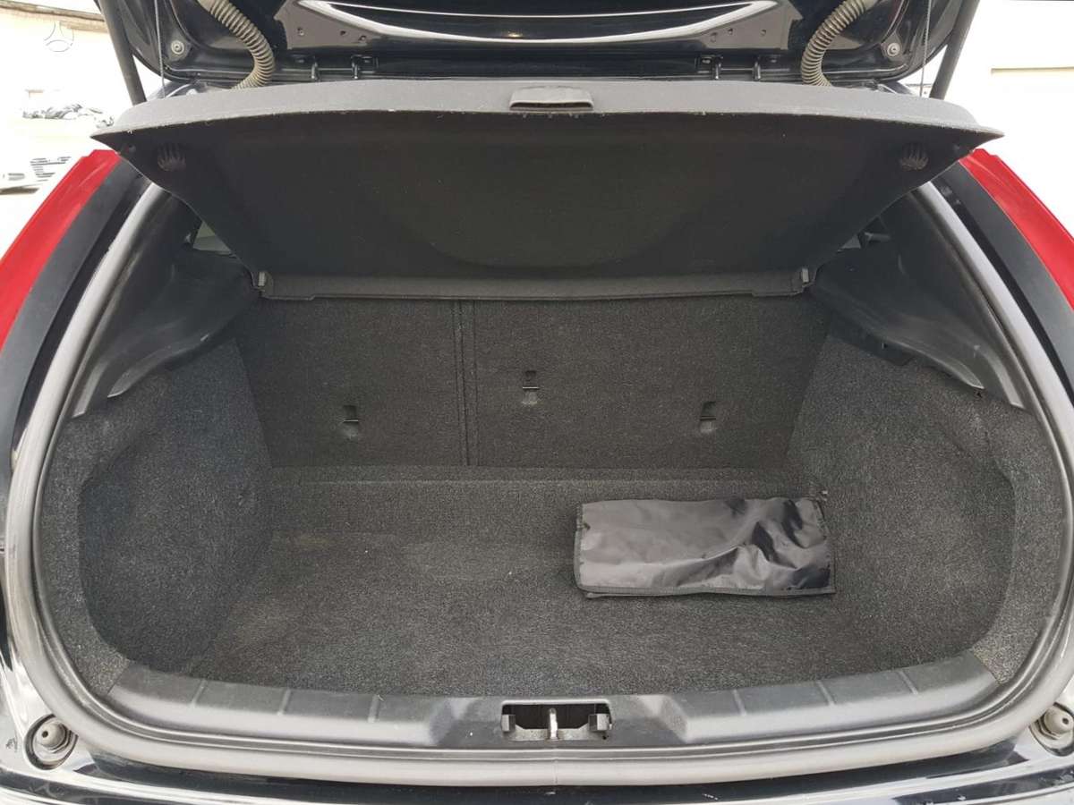 Volvo V40 2013 — photo 10