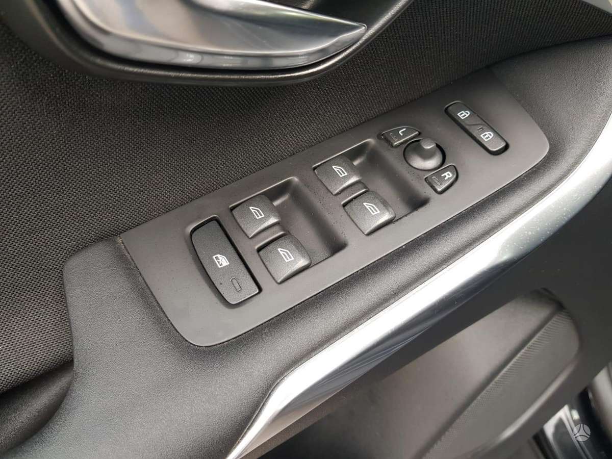 Volvo V40 2013 — photo 11