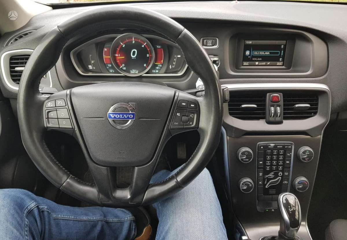 Volvo V40 2013 — photo 13