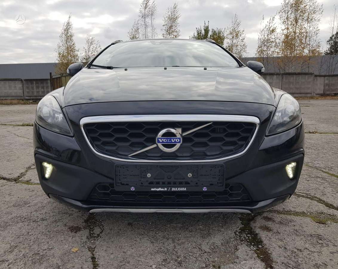 Volvo V40 2013 — rear view