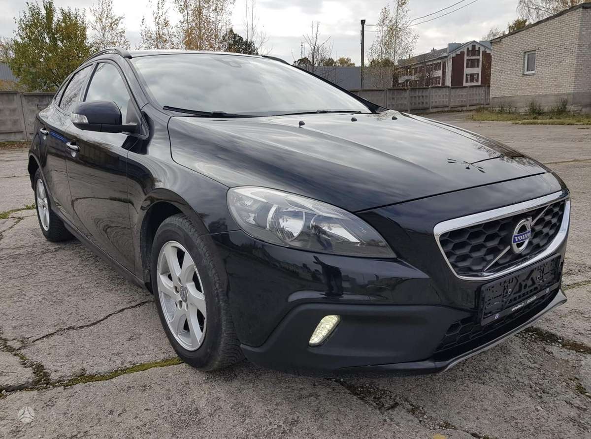 Volvo V40 2013 — interior